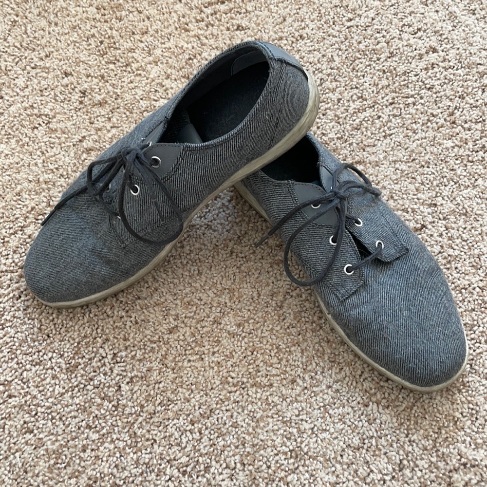 Men’s grey creative recreation shoes size 10